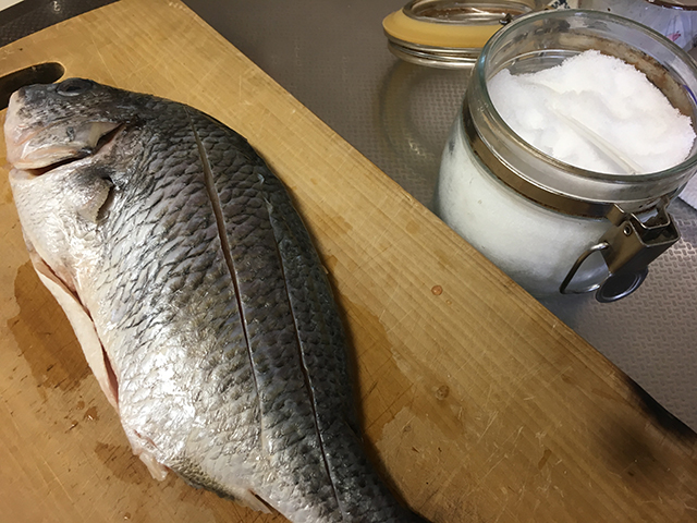 魚に下味をつける、魚の中華風野菜あんかけ