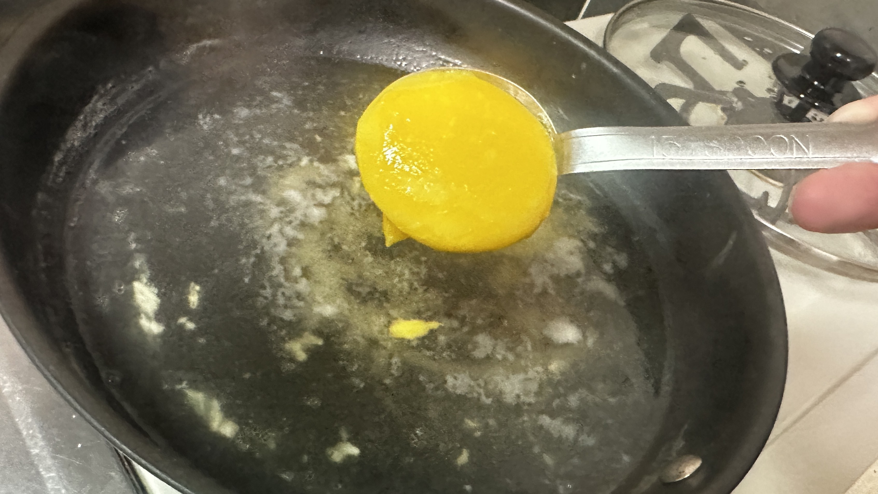 スープを調味|すずきのブーリッド