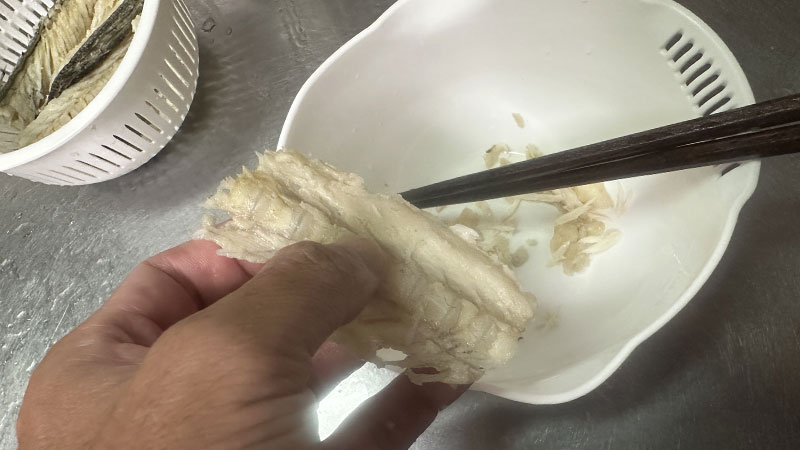 身をほぐす、つみれ|魚だしざる蕎麦,レシピ
