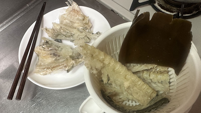 あらを取り出す|魚だしざる蕎麦,レシピ