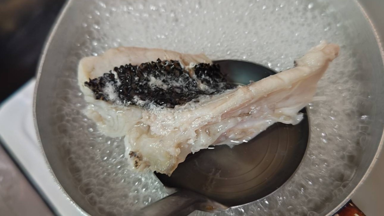 熱湯でアク抜きする|白身魚の酸菜魚のつくり方,レシピ,釣果メシ