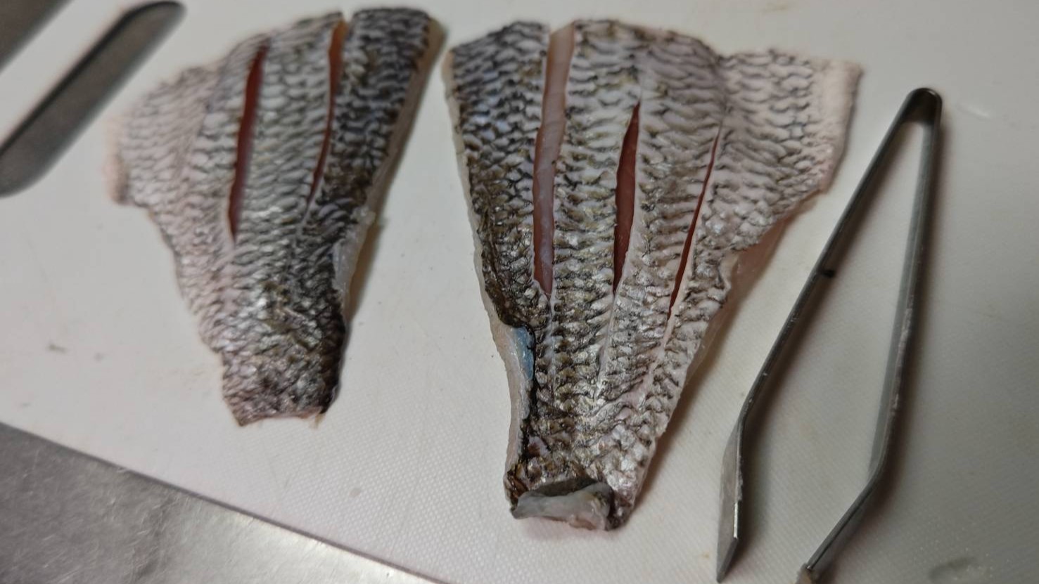 小骨を取る|魚の玄米フレークフライ・納豆タルタルソース,レシピ,釣果メシ