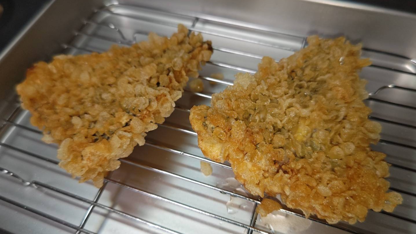 油を切る|魚の玄米フレークフライ・納豆タルタルソース,レシピ,釣果メシ