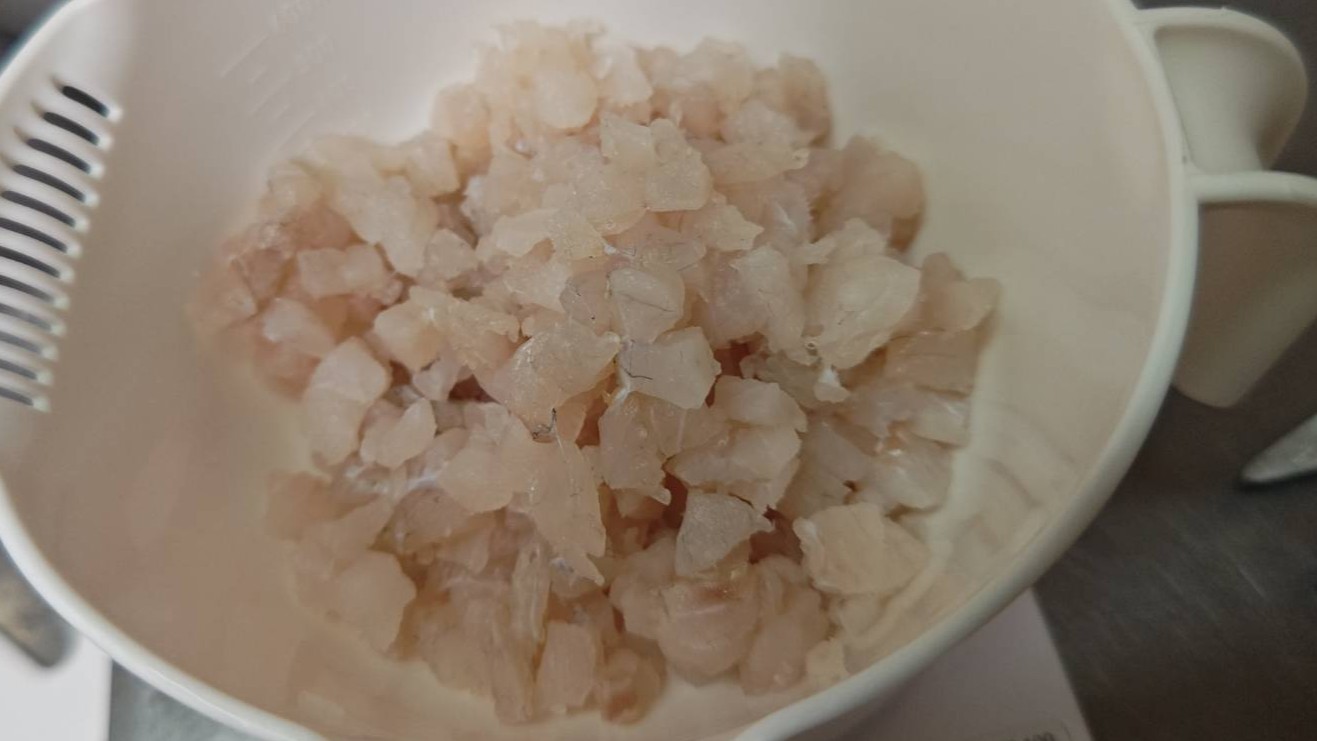 魚をダイスにカット|魚入りガパオライス,レシピ,釣果メシ