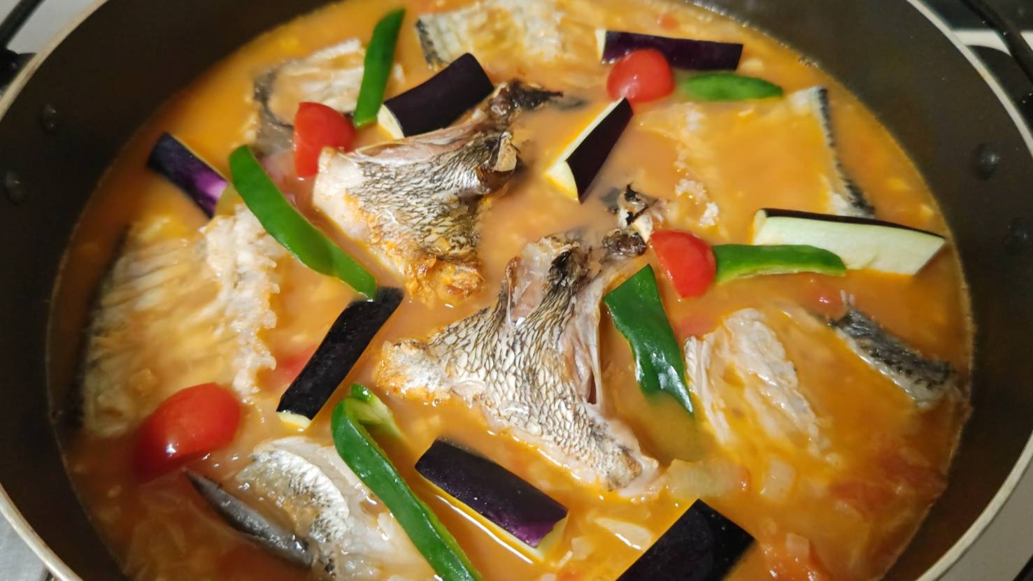 彩り野菜を並べる|魚のパエリア,時短レシピ,釣果メシ