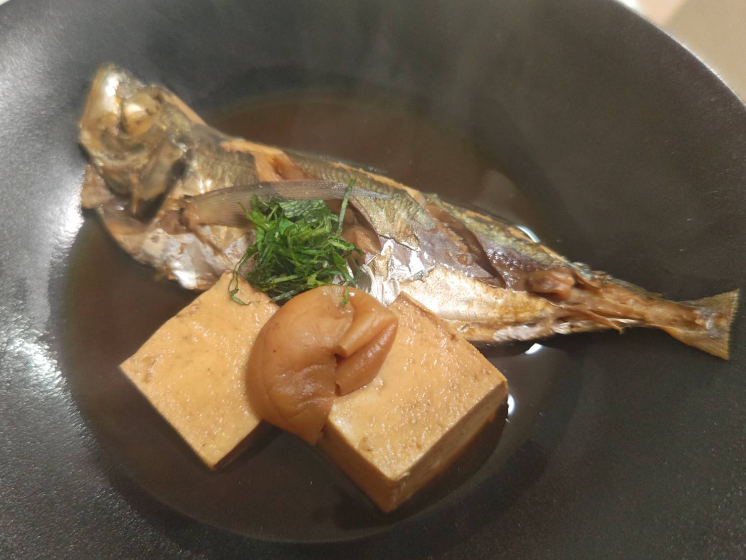 器に盛り付け完成｜アジ,梅ほうじ茶煮,レシピ,釣果メシ