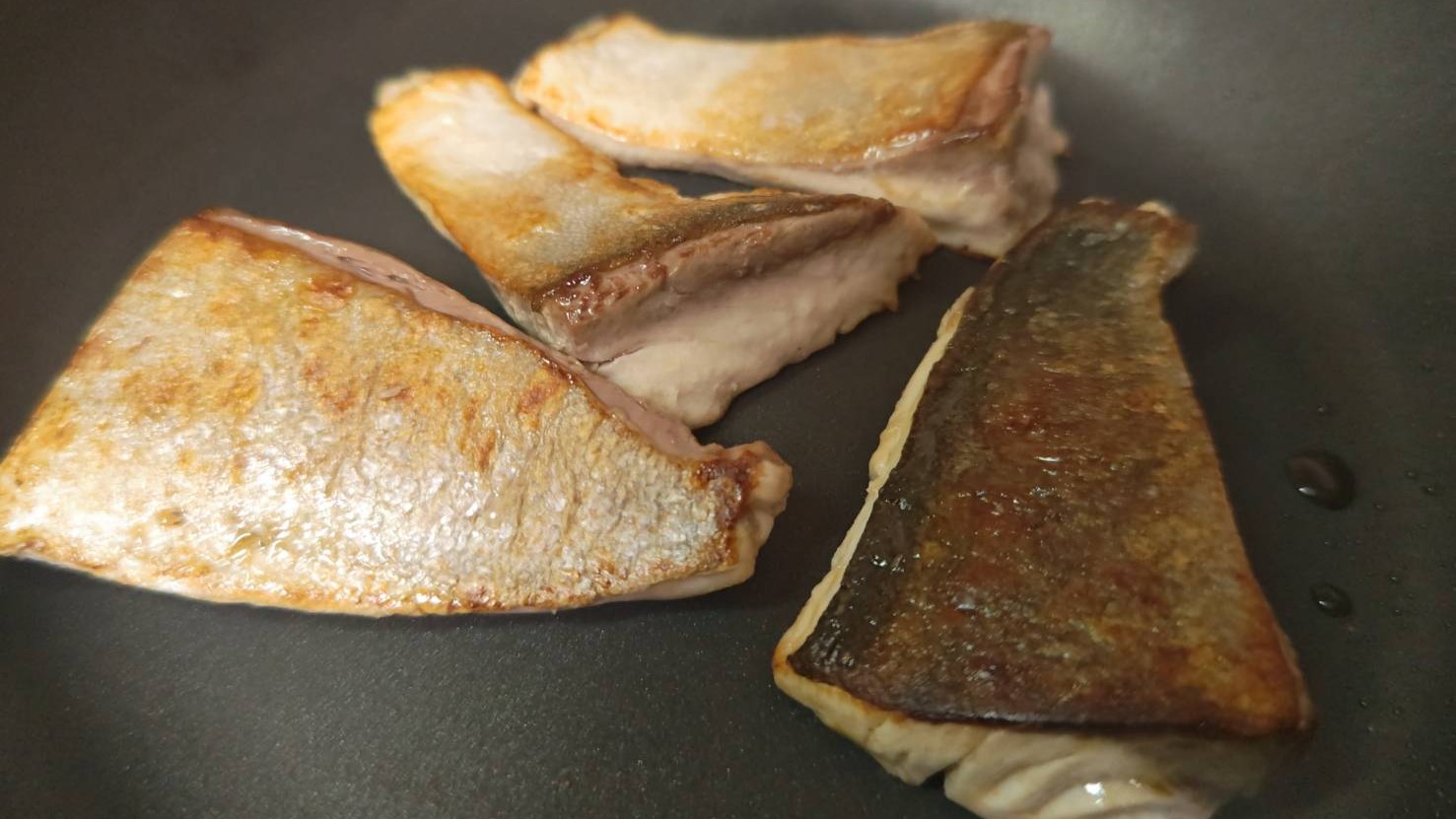 ソテーする|ブリの南イタリア風照り焼き,釣果メシ,レシピ