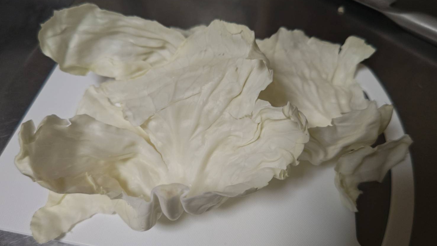 キャベツをカット｜白身魚のロールキャベツ,つくり方,レシピ,釣果メシ