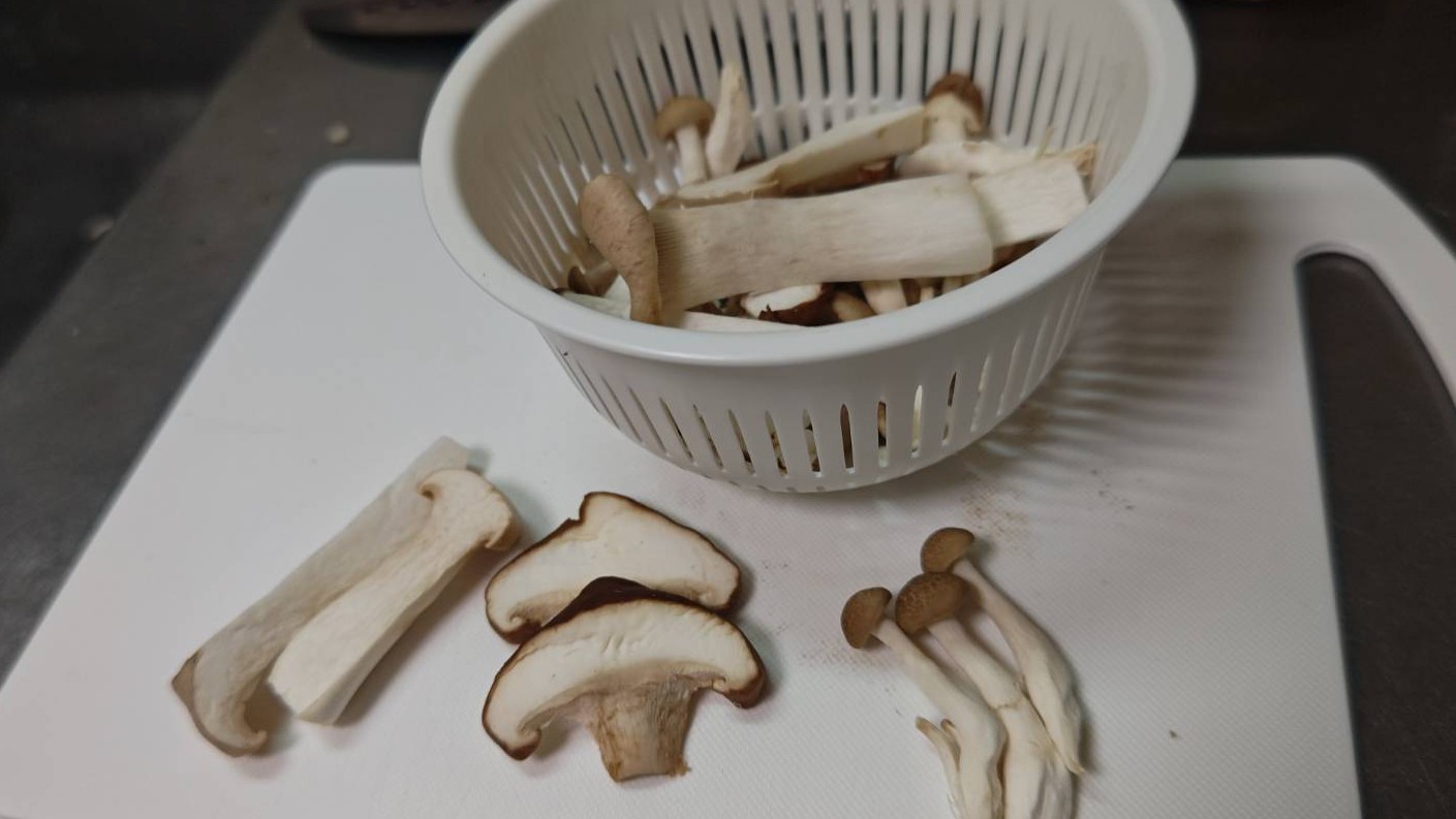 木ノ子をカット｜秋鮭(アキアジ)の木ノ子あんかけ,レシピ,釣果メシ