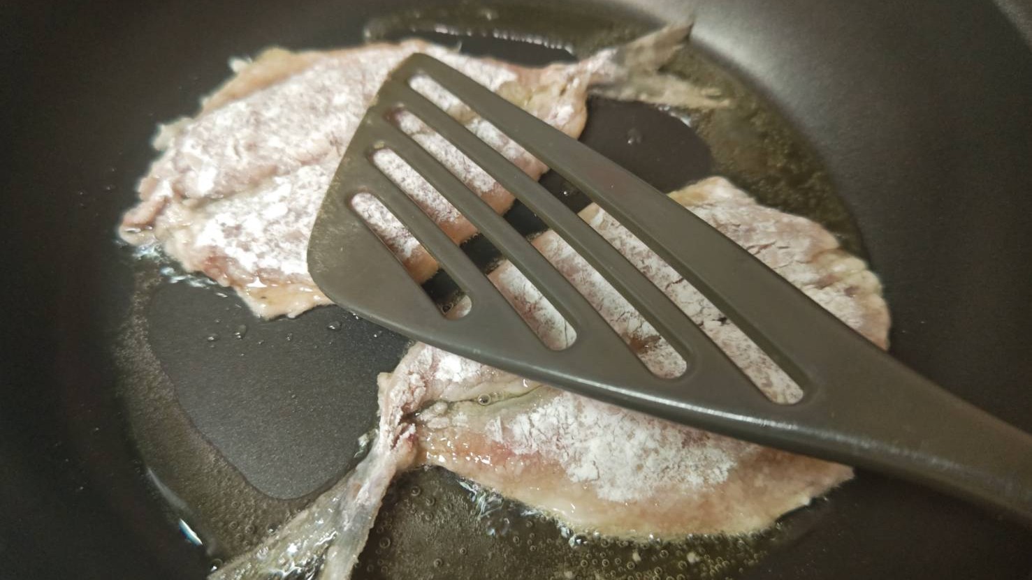 焼く|アジとサンマのヤンニョムフィッシュ,レシピ,釣果メシ