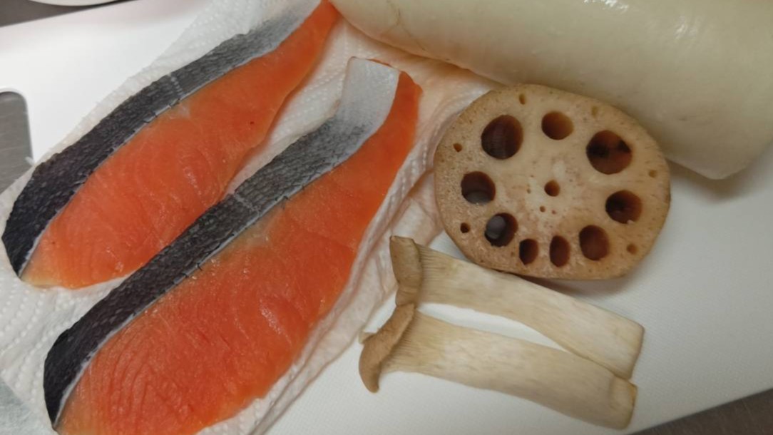 食材の下準備|秋鮭,アキアジ,根菜の揚げ出し・なめ茸おろし,レシピ,釣果メシ