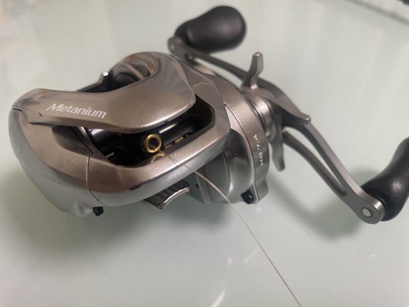 ①レベルワインダーに通す｜ベイトリール,ライン,巻き方