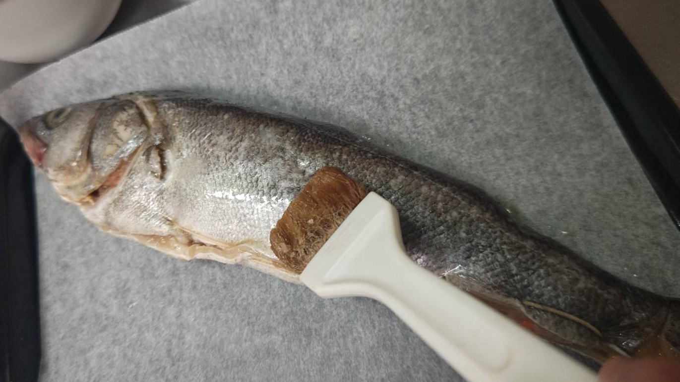 照り出しを塗る|すずきのレリエノ,クリスマスフィッシュ,つくり方,レシピ,釣果メシ