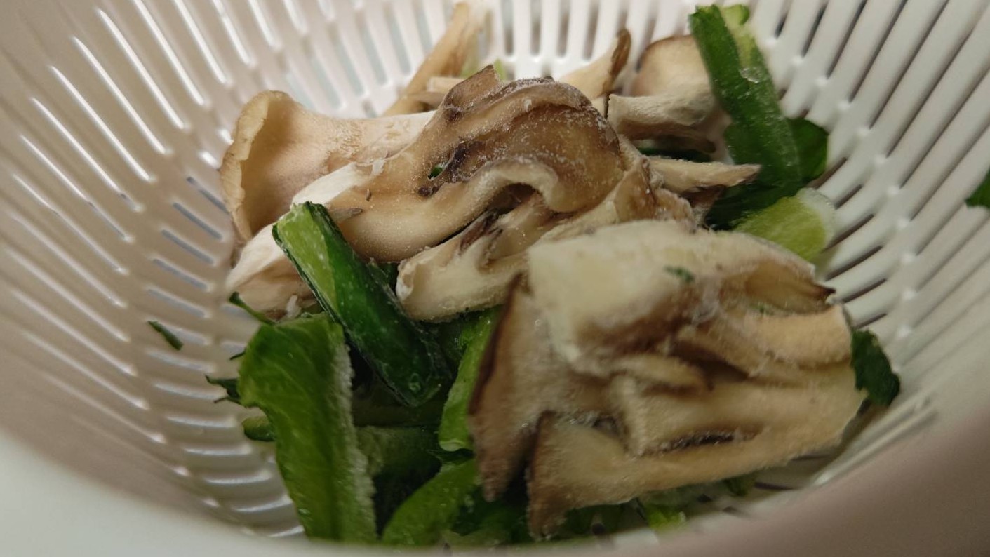 野菜をカット｜アジの揚げ焼き・生姜風味の卵とじあんかけ,レシピ,釣果メシ