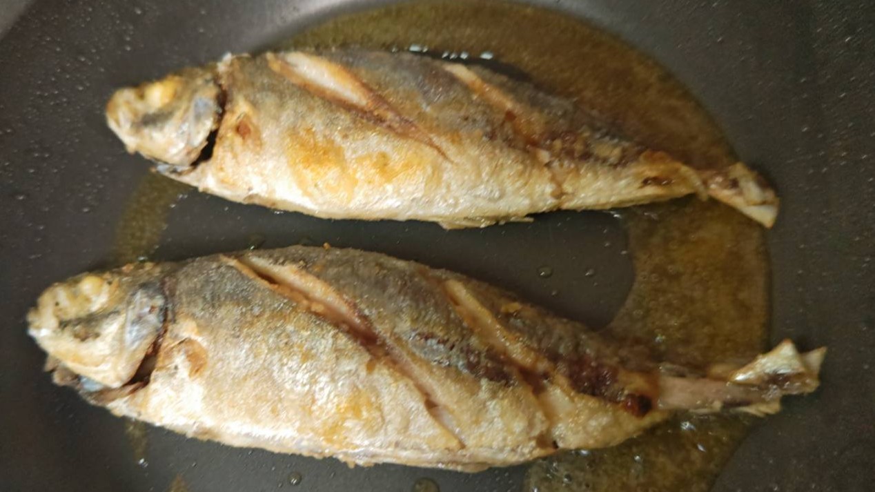 揚げ焼きにする｜アジの揚げ焼き・生姜風味の卵とじあんかけ,レシピ,釣果メシ