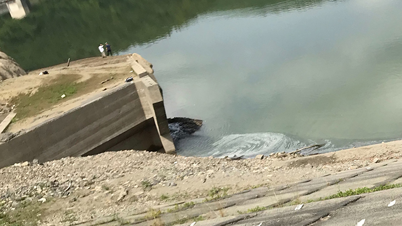 バックウォーターに水深がない,弱点｜減水しきった水量の少ない湖,釣り方