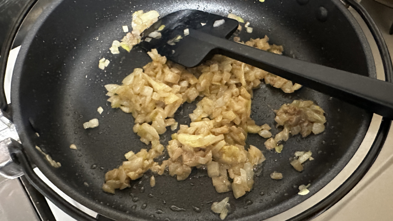 香味野菜と隠し味を炒める|ブイヤベース,つくり方,レシピ,釣果メシ
