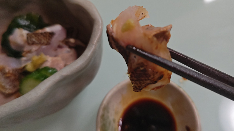 キツネメバルの炙り刺し・肝添え｜釣果メシ,レシピ