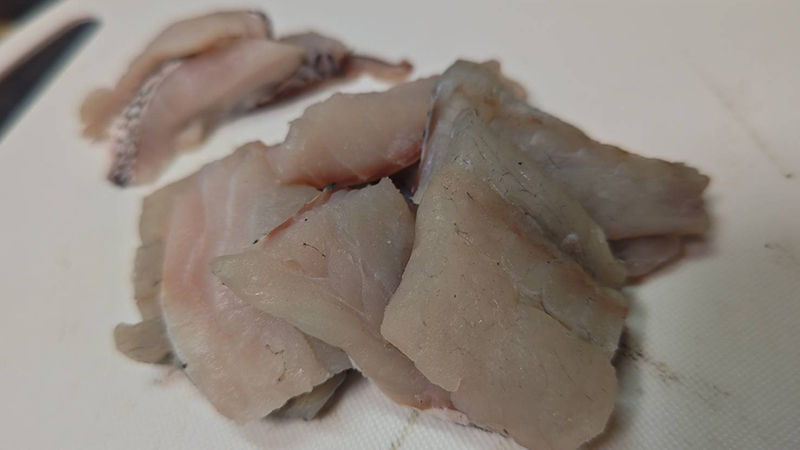 魚の身をカット|魚の簡単からあげ,時短レシピ,釣果メシ