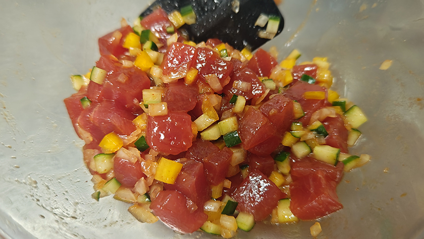 野菜と和える|まぐろ,ポキ丼,釣果メシ