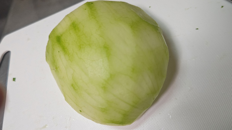 皮を剥く|白身魚と冬瓜の煮物,レシピ,釣果メシ