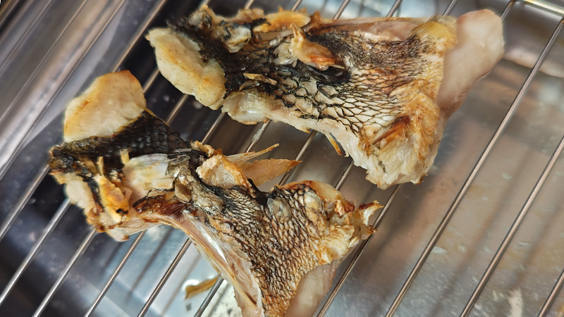 魚の皮目を焼く|白身魚と冬瓜の煮物,レシピ,釣果メシ