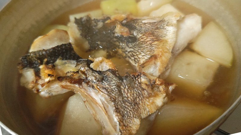 魚を加えさらに煮る|白身魚と冬瓜の煮物,レシピ,釣果メシ