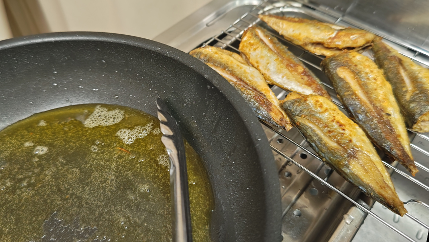 油と魚を分ける|アジ,エスカベッシュ,レシピ,つくり方